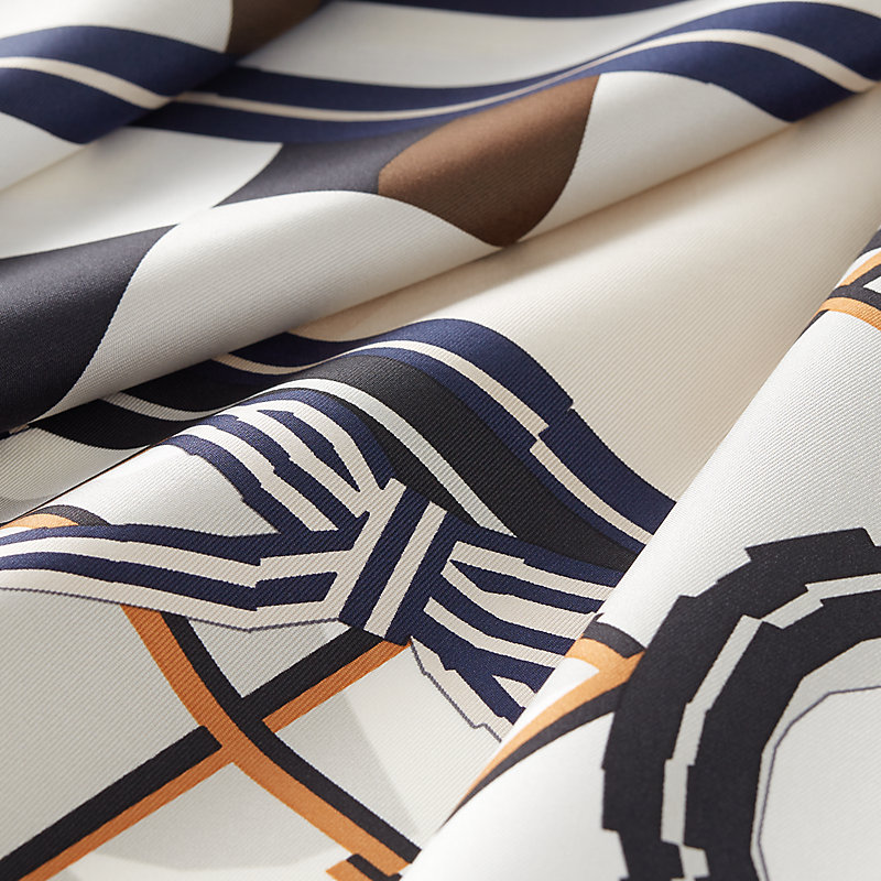 【アートを纏う♪】HERMES カレ 90 Camails a Carreaux Camails a Carreaux scarf 90 | Hermès Belgium